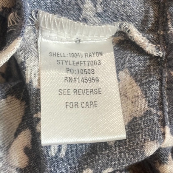 DRESS FORUM Floral Wrap Blouse w Tie - Picture 4 of 6